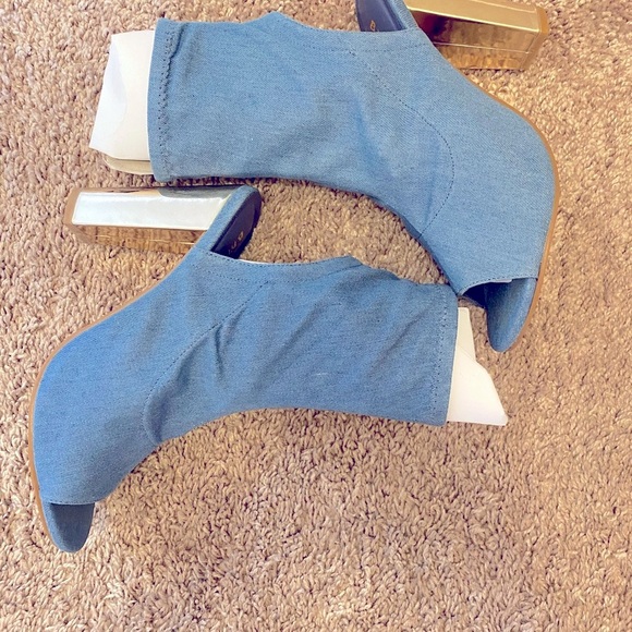 BAMBOO Chic Blue Jean and Gold Heeled Boots with Asymmetrical Design
💥Like New💥 - Picture 13 of 13